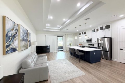 Villa ou maison à vendre à Port Charlotte, Floride: 3 chambres, 226.77 m2 № 2399445 - photo 5