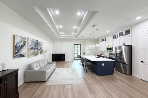 Villa ou maison à vendre à Port Charlotte, Floride: 3 chambres, 226.77 m2 № 2399445 - photo 4