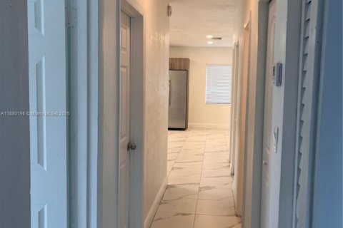 Casa en alquiler en Miami Gardens, Florida, 3 dormitorios, 158.12 m2 № 1925209 - foto 9