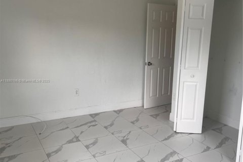 Casa en alquiler en Miami Gardens, Florida, 3 dormitorios, 158.12 m2 № 1925209 - foto 7