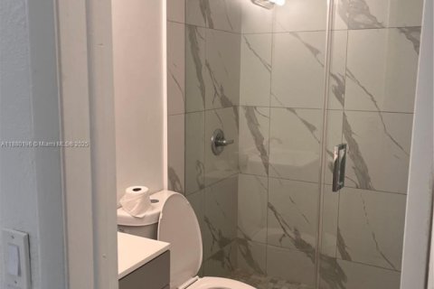 Villa ou maison à louer à Miami Gardens, Floride: 3 chambres, 158.12 m2 № 1925209 - photo 4