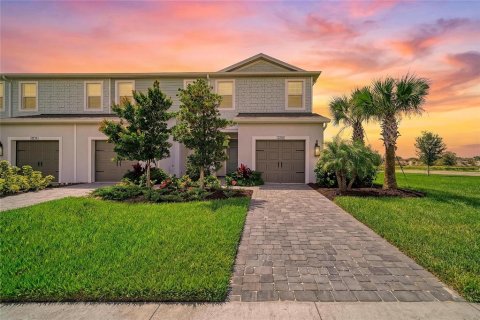 Townhouse in Bradenton, Florida 3 bedrooms, 167.22 sq.m. № 2211105