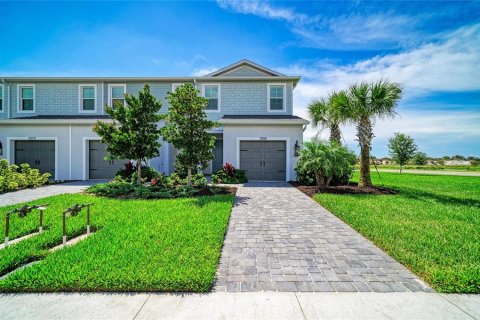 Townhouse in Bradenton, Florida 3 bedrooms, 167.22 sq.m. № 2211105 - photo 2