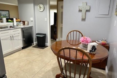 Condominio en venta en Miami, Florida, 2 dormitorios, 111.48 m2 № 2018017 - foto 3