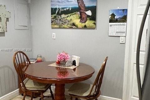 Condominio en Miami, Florida, 2 dormitorios  № 2018017