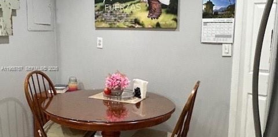 Condominio en Miami, Florida, 2 dormitorios  № 2018017