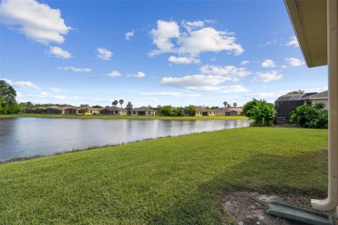 Casa en venta en Kissimmee, Florida, 2 dormitorios, 153.75 m2 № 1732482 - foto 5
