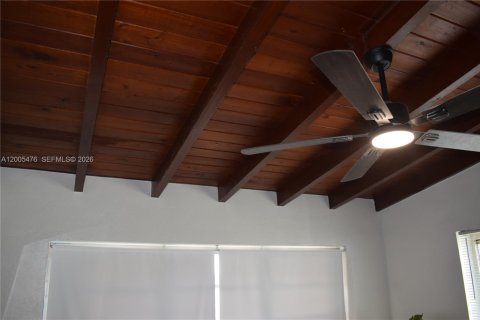 House in Hialeah, Florida 3 bedrooms, 87.61 sq.m. № 2245150 - photo 5
