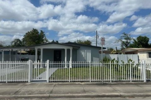 House in Hialeah, Florida 3 bedrooms, 87.61 sq.m. № 2245150