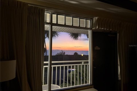 Condo in Ruskin, Florida, 3 rooms  № 2133388 - photo 3