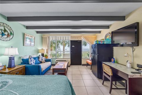Condo in Ruskin, Florida, 3 rooms  № 2133388 - photo 6