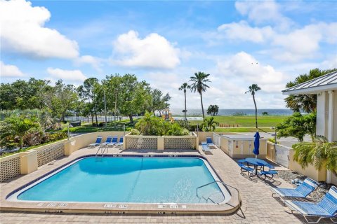 Condo in Ruskin, Florida, 3 rooms  № 2133388 - photo 25