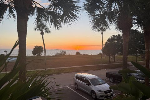 Condo in Ruskin, Florida, 3 rooms  № 2133388 - photo 14