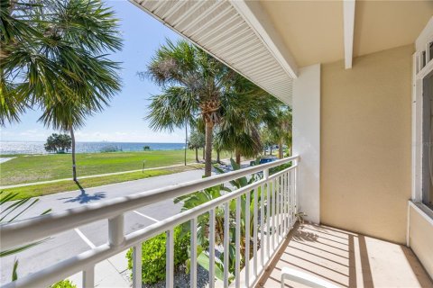 Condo in Ruskin, Florida, 3 rooms  № 2133388 - photo 13