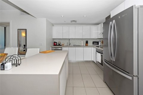 Снять в аренду кондоминиум в Майами, Флорида 2 спальни, 81.57м2, № 2045724 - фото 3