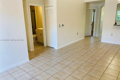 Copropriété à louer à Pembroke Pines, Floride: 2 chambres, 76.37 m2 № 2000262 - photo 6