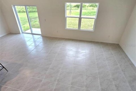 House in Haines City, Florida 5 bedrooms, 250.46 sq.m. № 1778662 - photo 7