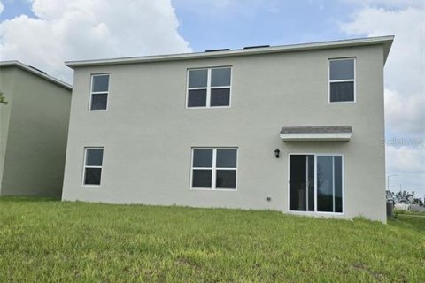 House in Haines City, Florida 5 bedrooms, 250.46 sq.m. № 1778662 - photo 12