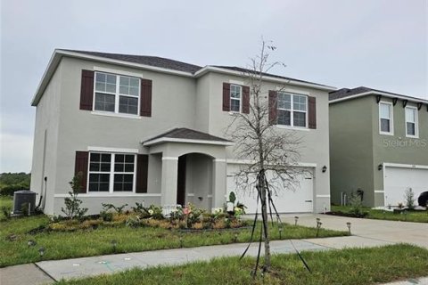 House in Haines City, Florida 5 bedrooms, 250.46 sq.m. № 1778662 - photo 1
