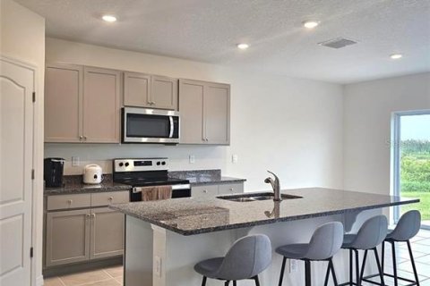 House in Haines City, Florida 5 bedrooms, 250.46 sq.m. № 1778662 - photo 5