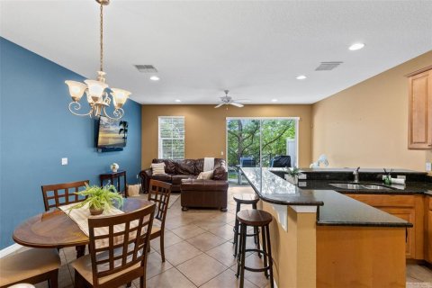 Townhouse in Oviedo, Florida 3 bedrooms, 139.54 sq.m. № 2208030 - photo 4