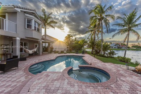 House in Pembroke Pines, Florida 5 bedrooms, 306.95 sq.m. № 2085362 - photo 5