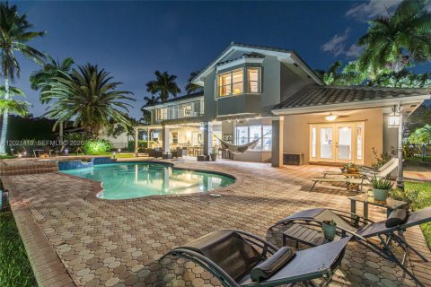 House in Pembroke Pines, Florida 5 bedrooms, 306.95 sq.m. № 2085362 - photo 18