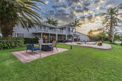 House in Pembroke Pines, Florida 5 bedrooms, 306.95 sq.m. № 2085362 - photo 9