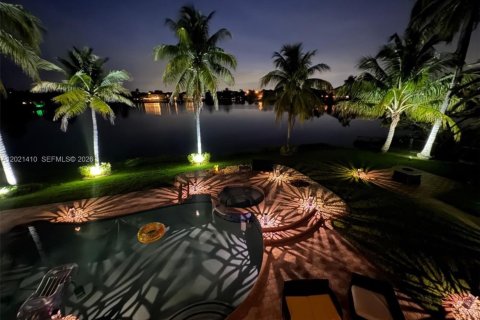 House in Pembroke Pines, Florida 5 bedrooms, 306.95 sq.m. № 2085362 - photo 20