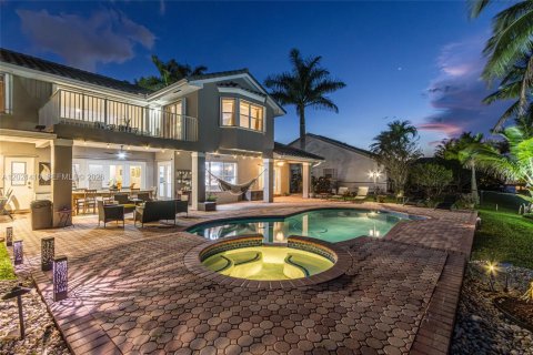 House in Pembroke Pines, Florida 5 bedrooms, 306.95 sq.m. № 2085362 - photo 13
