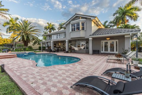 House in Pembroke Pines, Florida 5 bedrooms, 306.95 sq.m. № 2085362 - photo 7