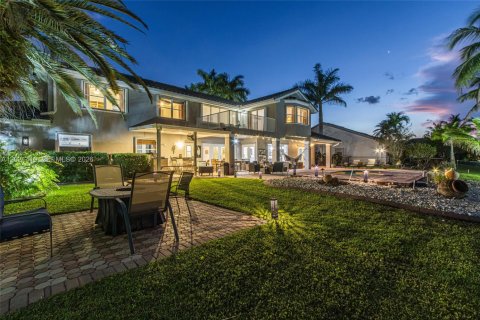 House in Pembroke Pines, Florida 5 bedrooms, 306.95 sq.m. № 2085362 - photo 12