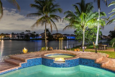 House in Pembroke Pines, Florida 5 bedrooms, 306.95 sq.m. № 2085362 - photo 19