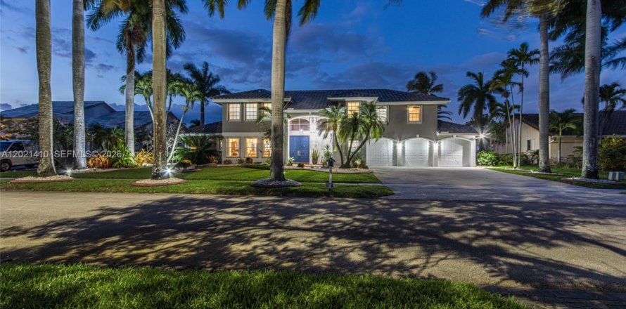 House in Pembroke Pines, Florida 5 bedrooms, 306.95 sq.m. № 2085362