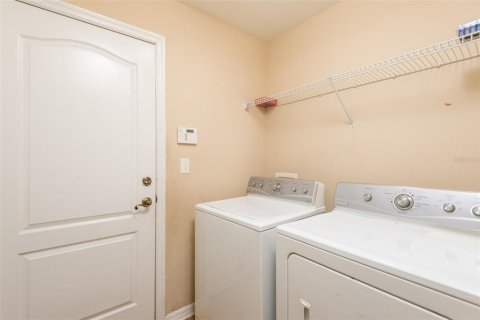 House in Gibsonton, Florida 4 bedrooms, 174.01 sq.m. № 2395898 - photo 13