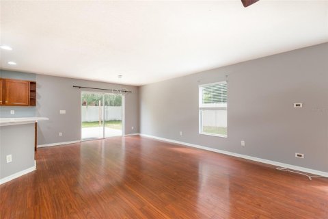 House in Gibsonton, Florida 4 bedrooms, 174.01 sq.m. № 2395898 - photo 5