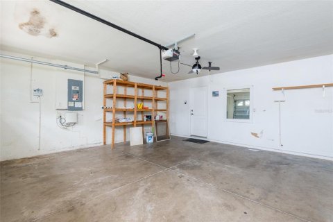 House in Gibsonton, Florida 4 bedrooms, 174.01 sq.m. № 2395898 - photo 14