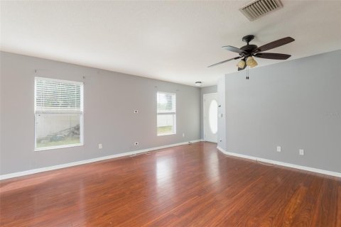 House in Gibsonton, Florida 4 bedrooms, 174.01 sq.m. № 2395898 - photo 4
