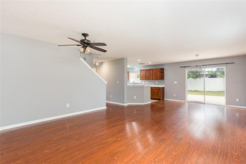 House in Gibsonton, Florida 4 bedrooms, 174.01 sq.m. № 2395898 - photo 6
