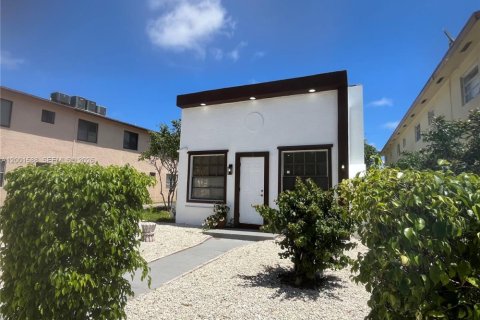 Дом в Лейк-Уорт, Флорида 2 спальни, 82.22м2 № 2068311