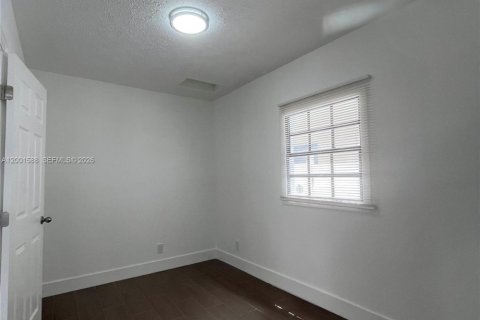 House in Lake Worth, Florida 2 bedrooms, 82.22 sq.m. № 2068311 - photo 10