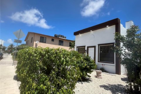 House in Lake Worth, Florida 2 bedrooms, 82.22 sq.m. № 2068311 - photo 3