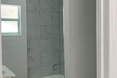 House in Lake Worth, Florida 2 bedrooms, 82.22 sq.m. № 2068311 - photo 17