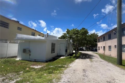House in Lake Worth, Florida 2 bedrooms, 82.22 sq.m. № 2068311 - photo 22