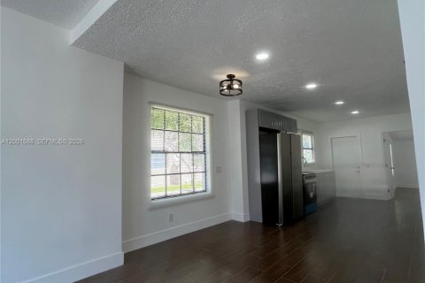 House in Lake Worth, Florida 2 bedrooms, 82.22 sq.m. № 2068311 - photo 6