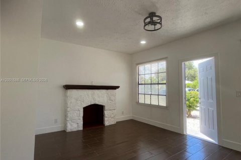 House in Lake Worth, Florida 2 bedrooms, 82.22 sq.m. № 2068311 - photo 19