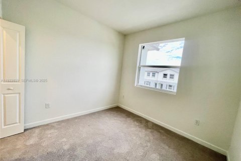 Снять в аренду таунхаус в Флорида-Сити, Флорида 3 спальни, № 1976544 - фото 5