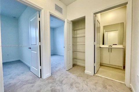 Снять в аренду таунхаус в Флорида-Сити, Флорида 3 спальни, № 1976544 - фото 4