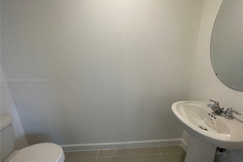 Снять в аренду таунхаус в Флорида-Сити, Флорида 3 спальни, № 1976544 - фото 3