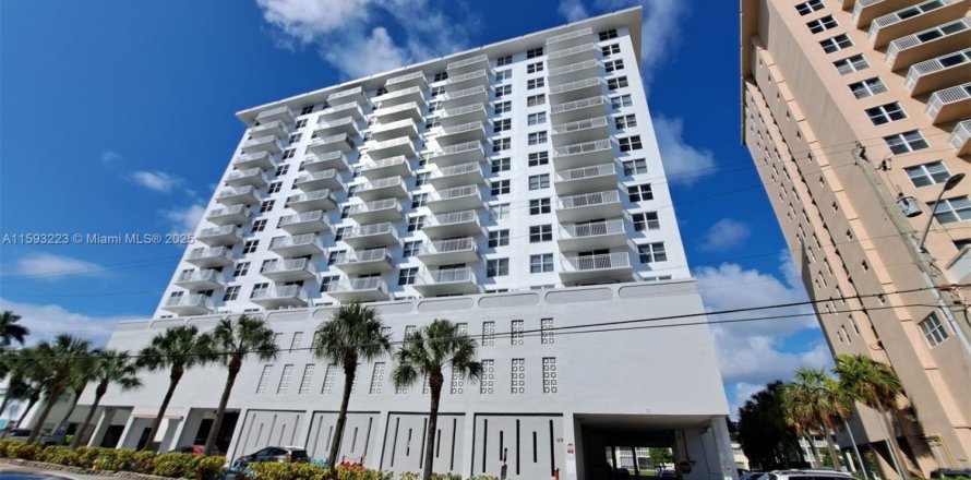 Condominio en Hallandale Beach, Florida, 1 dormitorio  № 1861809